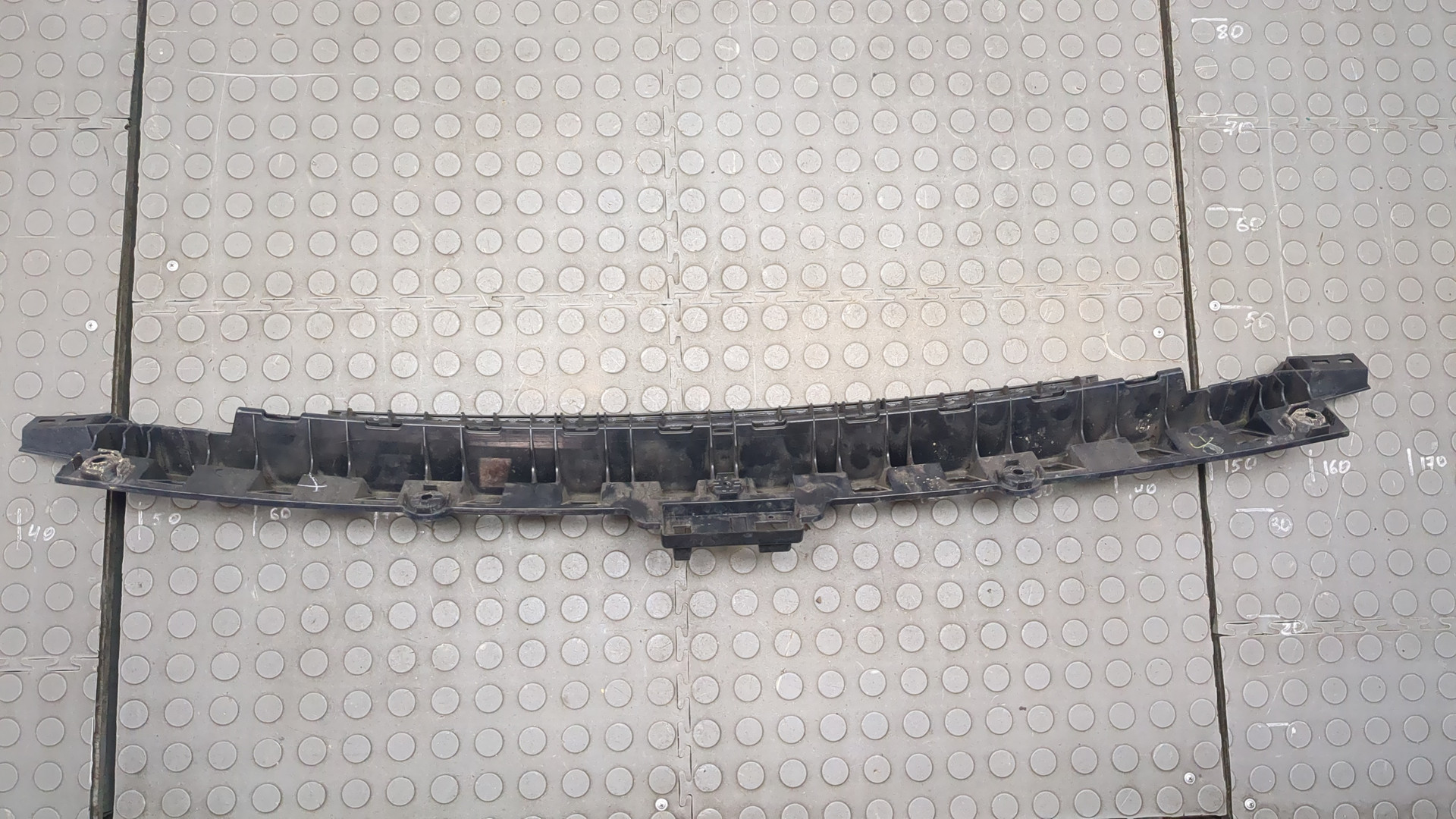 Кронштейн заднего бампера