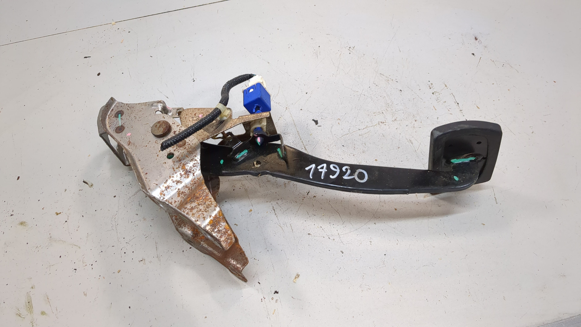 Педаль тормоза