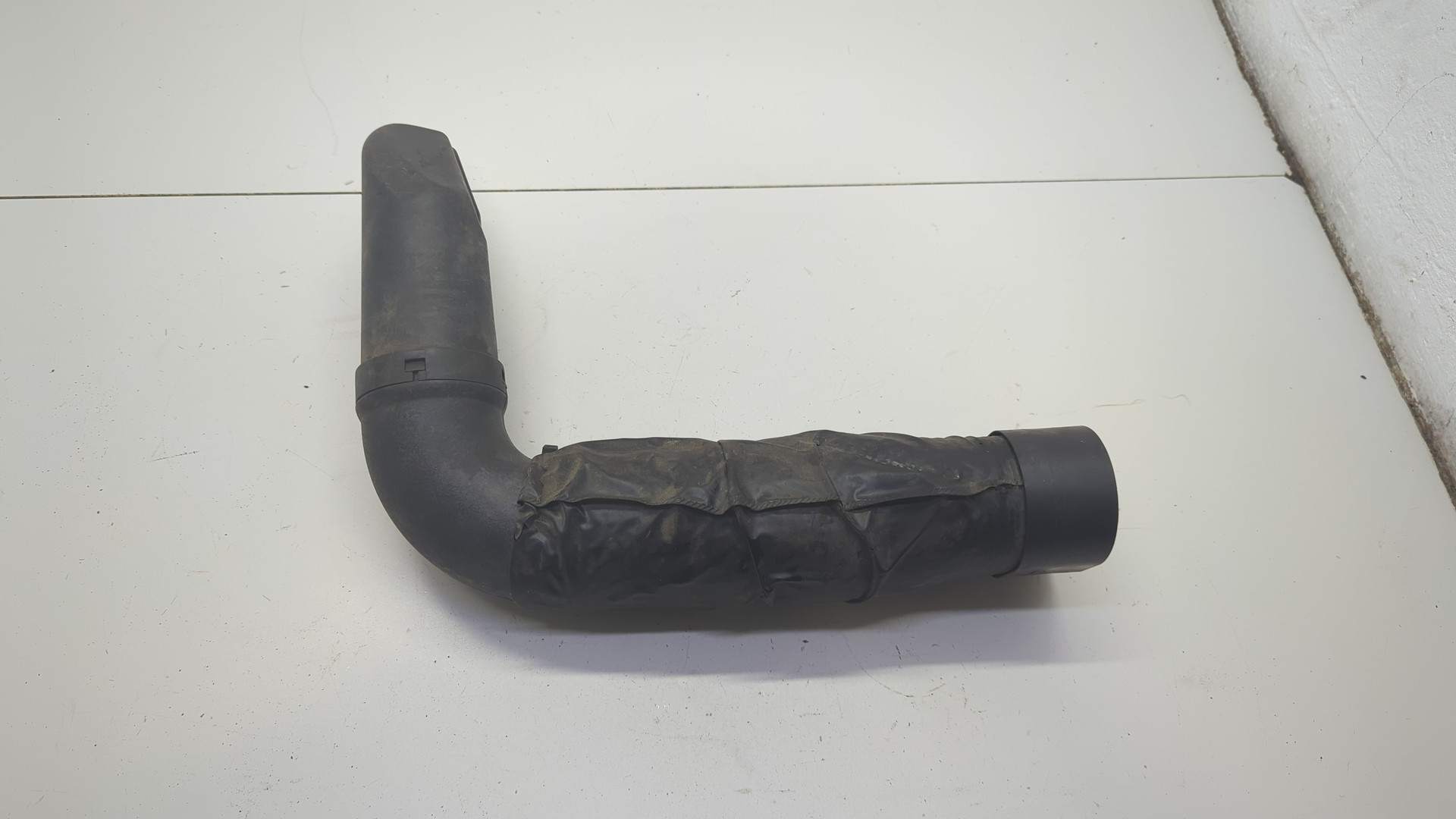 Патрубок воздушного фильтра