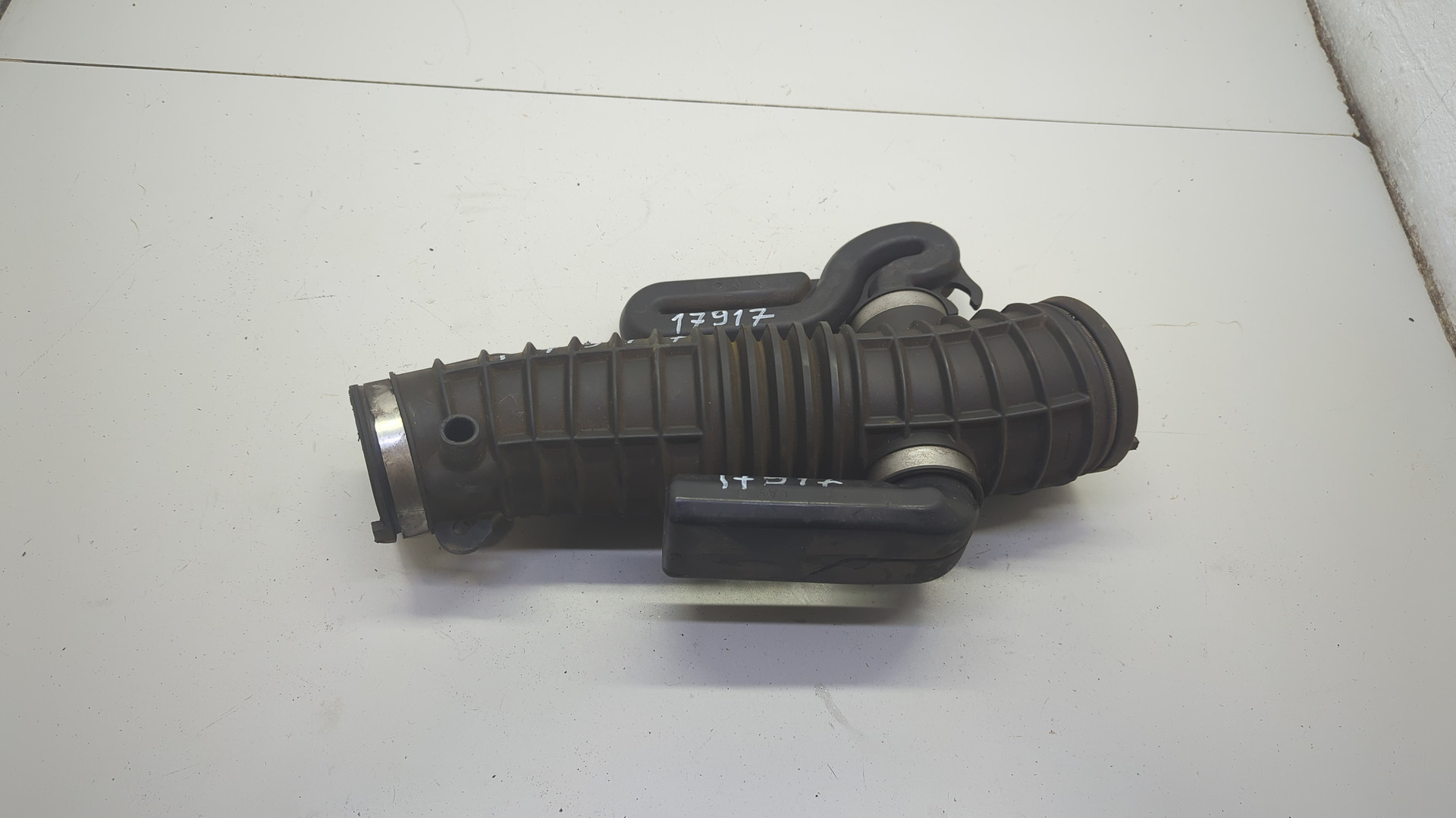 Патрубок воздушного фильтра