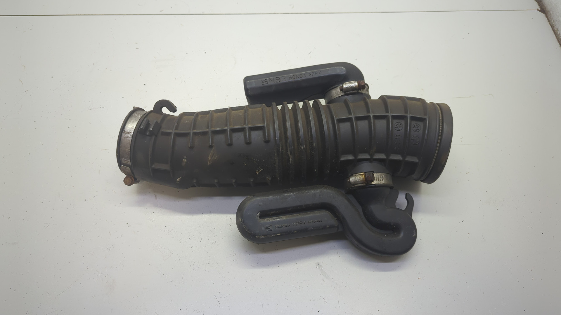 Патрубок воздушного фильтра