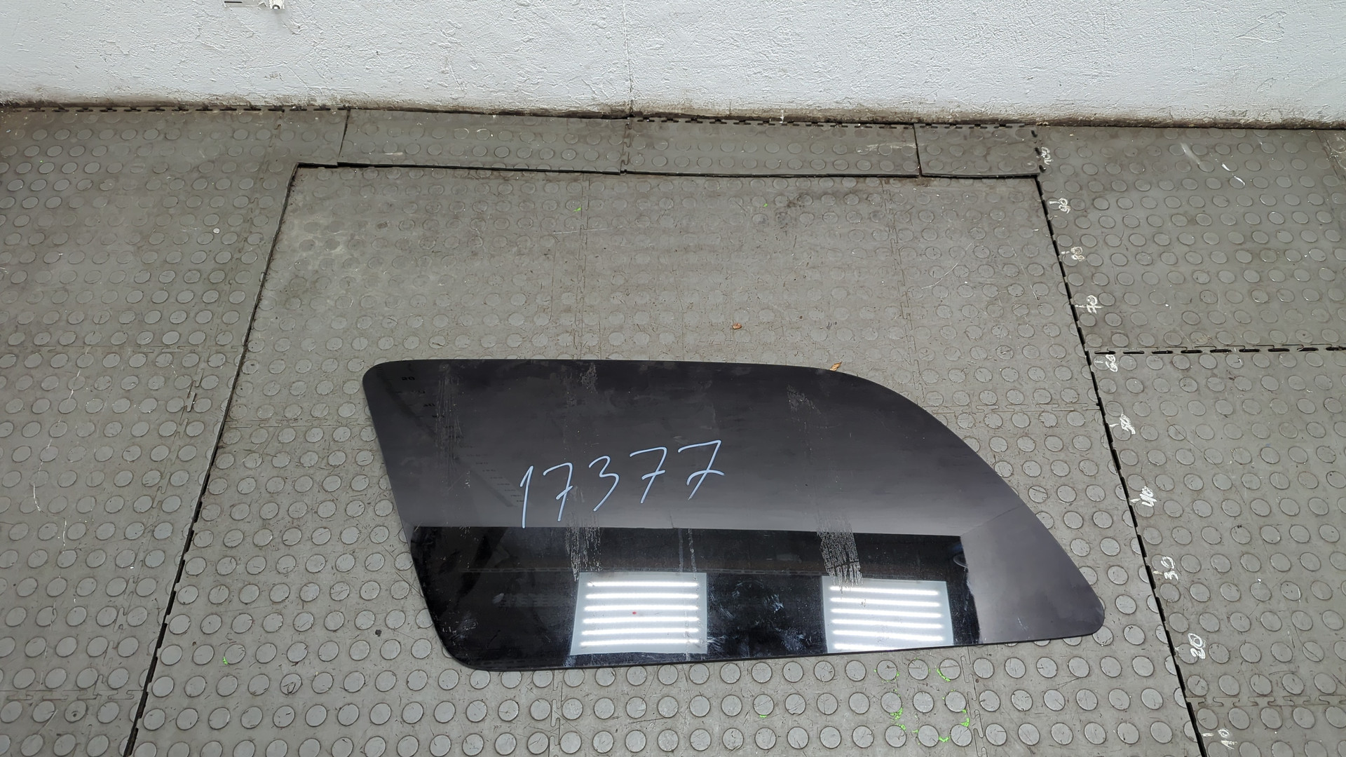 Стекло боковое