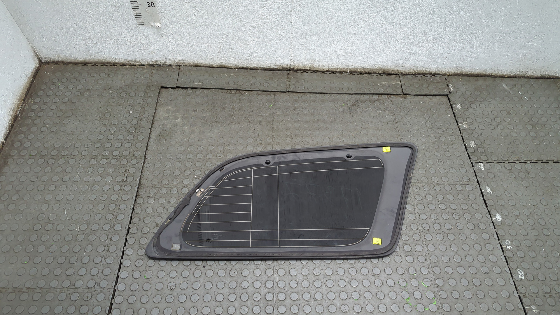 Стекло боковое