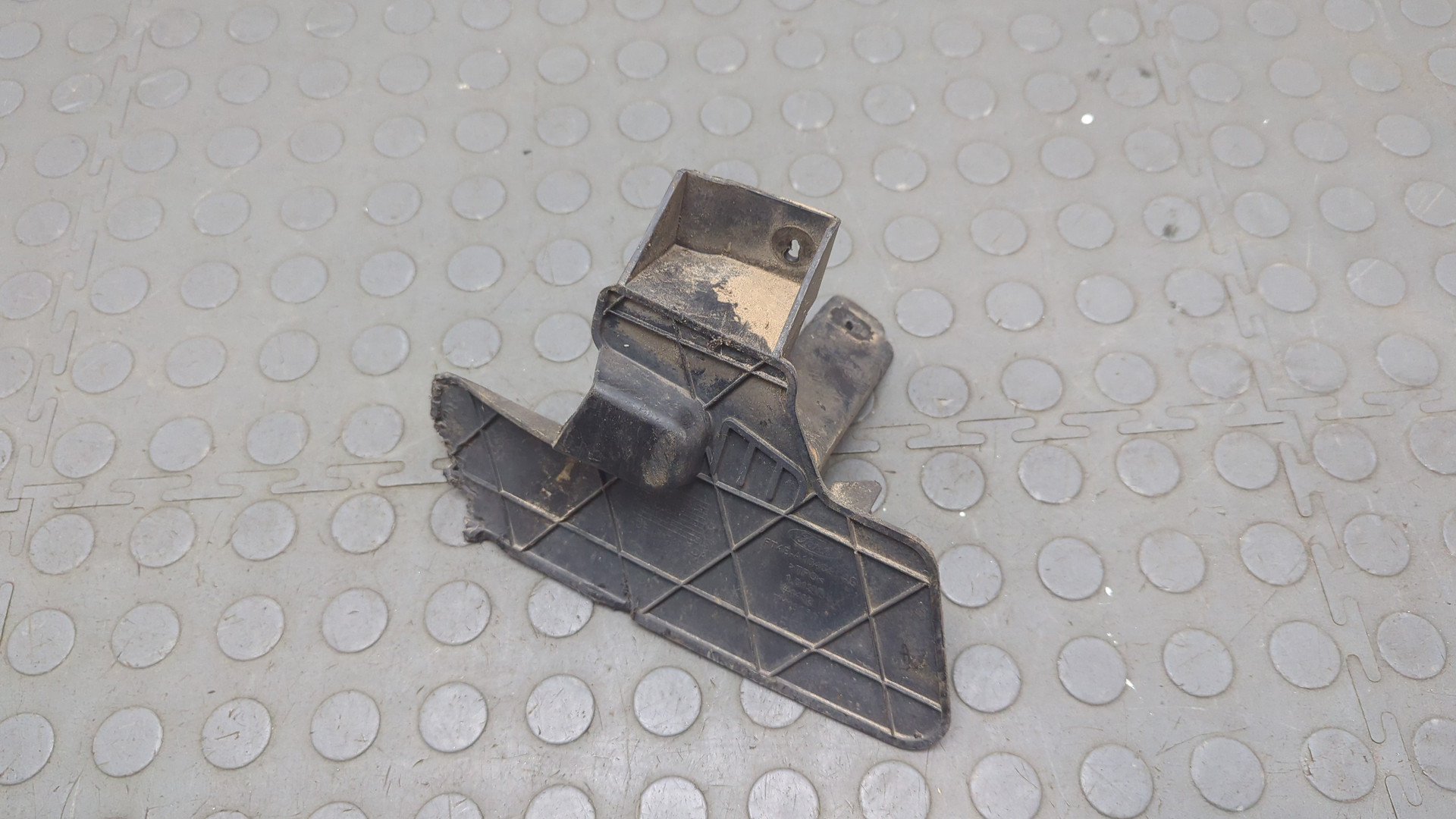 Брызговик задний левый