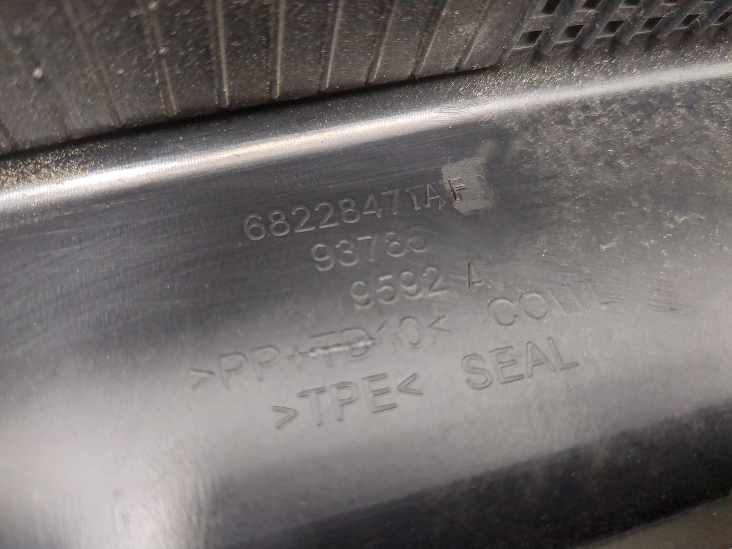 Решетка стеклоочистителей (Жабо)