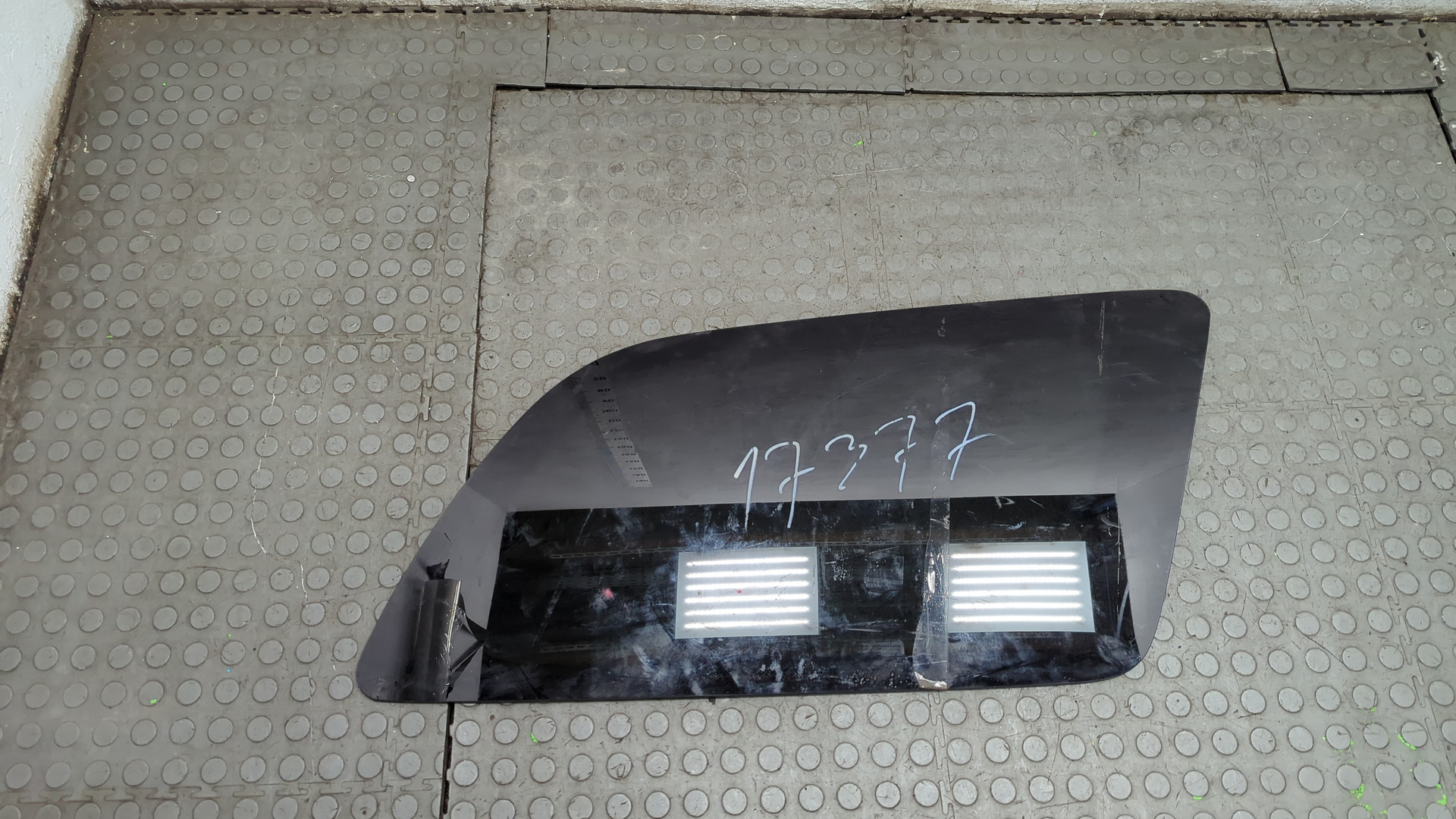 Стекло кузовное глухое правое