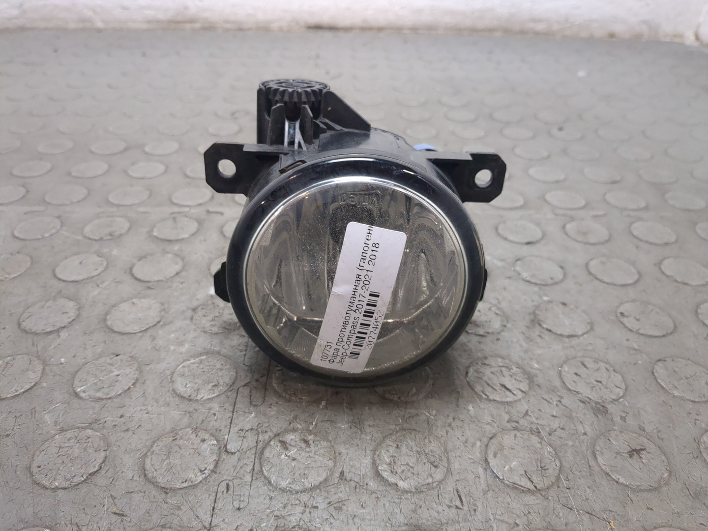 Фара противотуманная левая