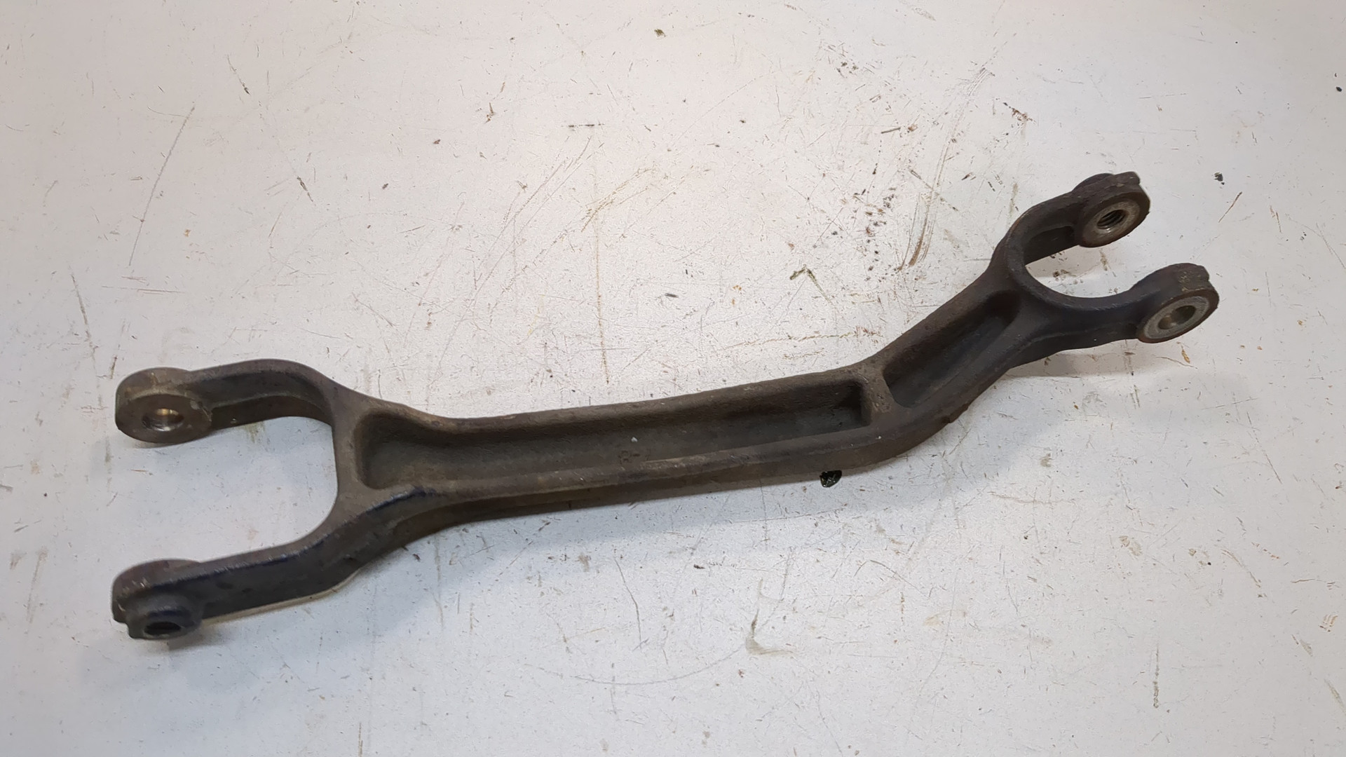 Рычаг задний левый