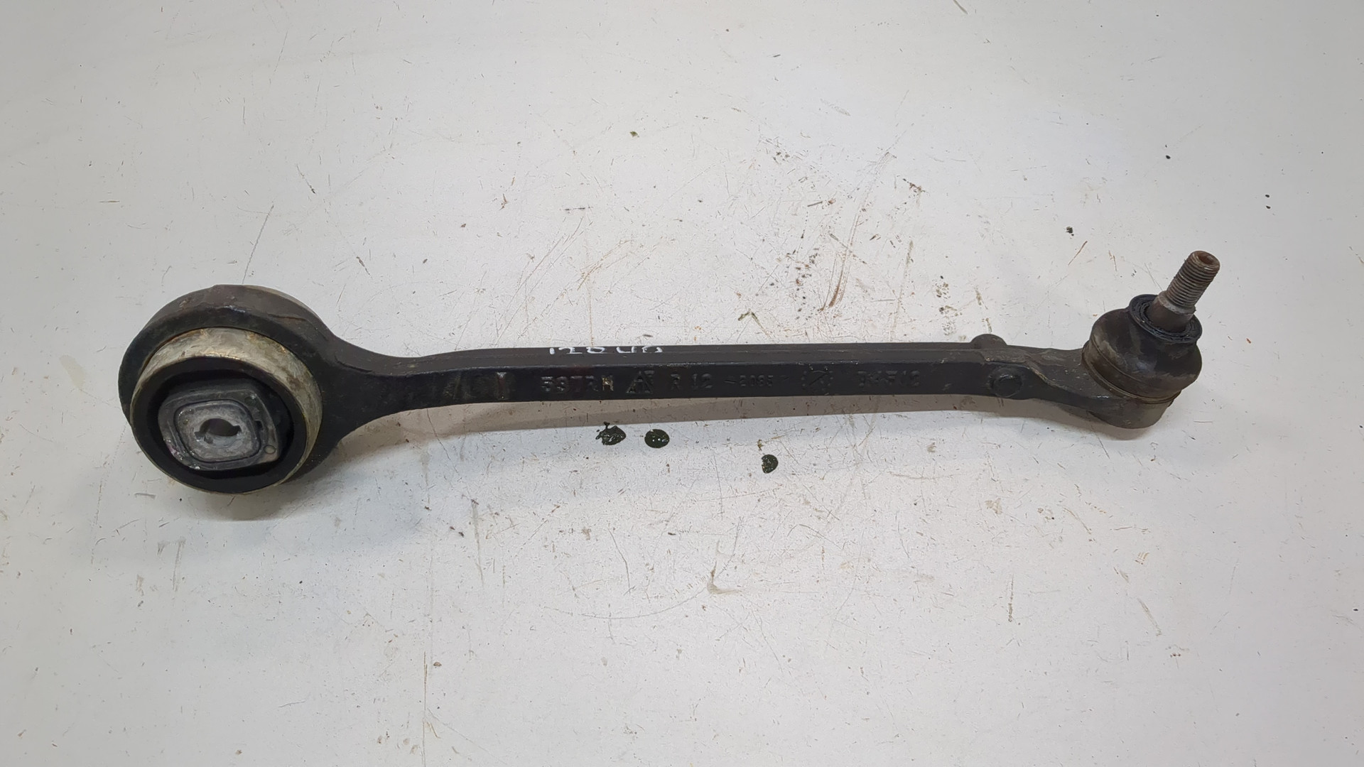 Рычаг передний правый