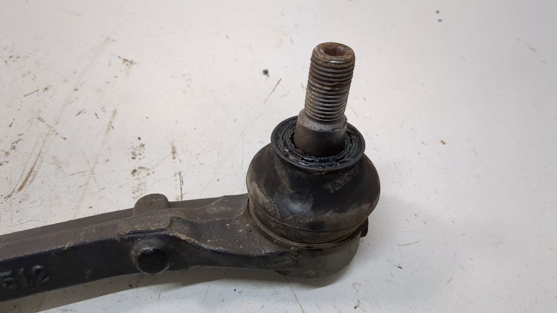 Рычаг передний правый