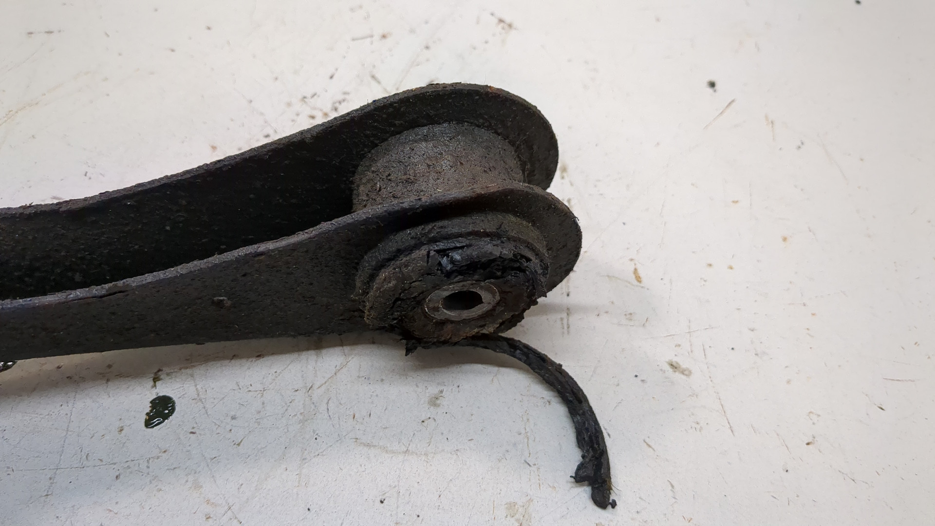 Рычаг задний