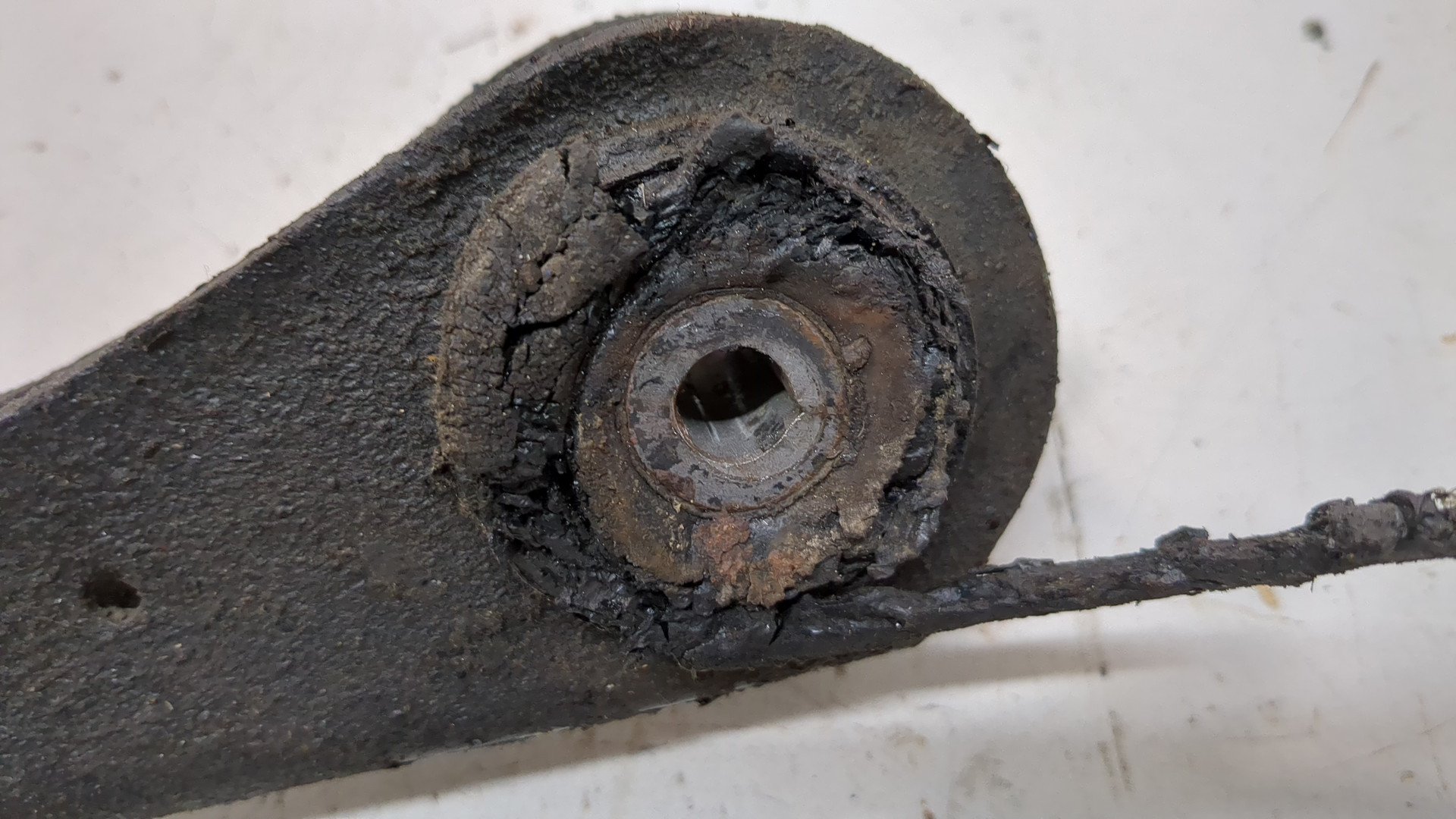 Рычаг задний