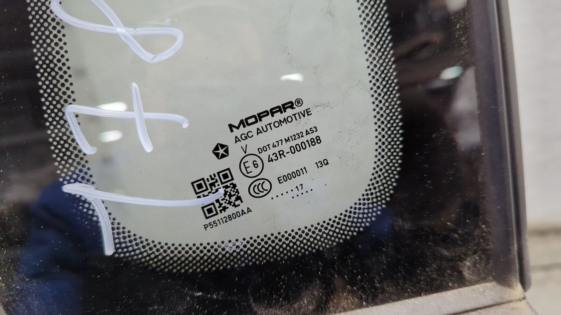 Стекло кузовное глухое правое