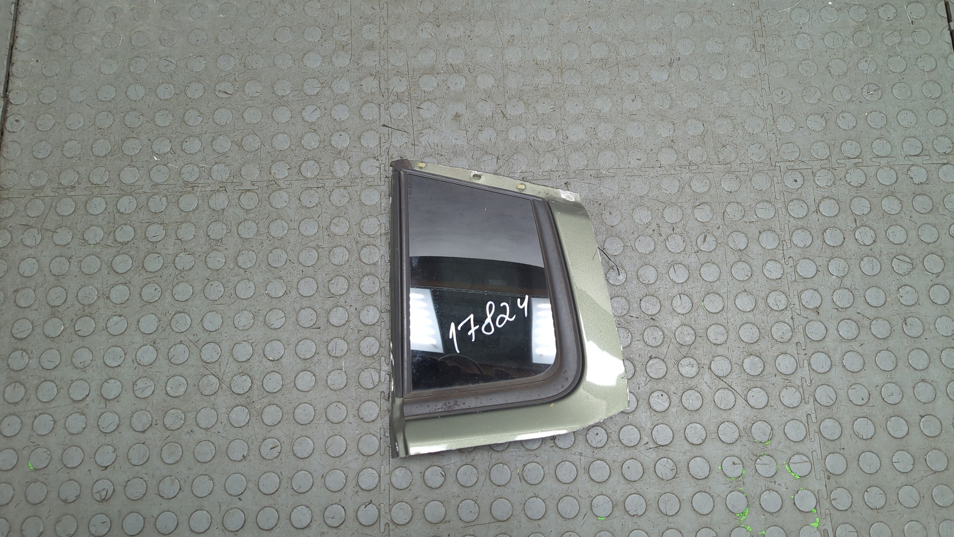 Стекло боковое