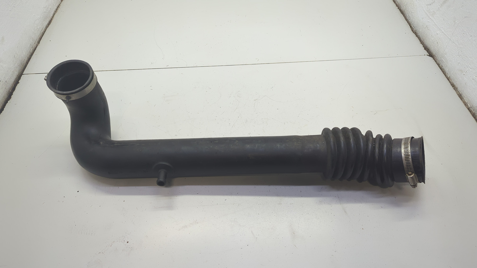 Патрубок воздушного фильтра