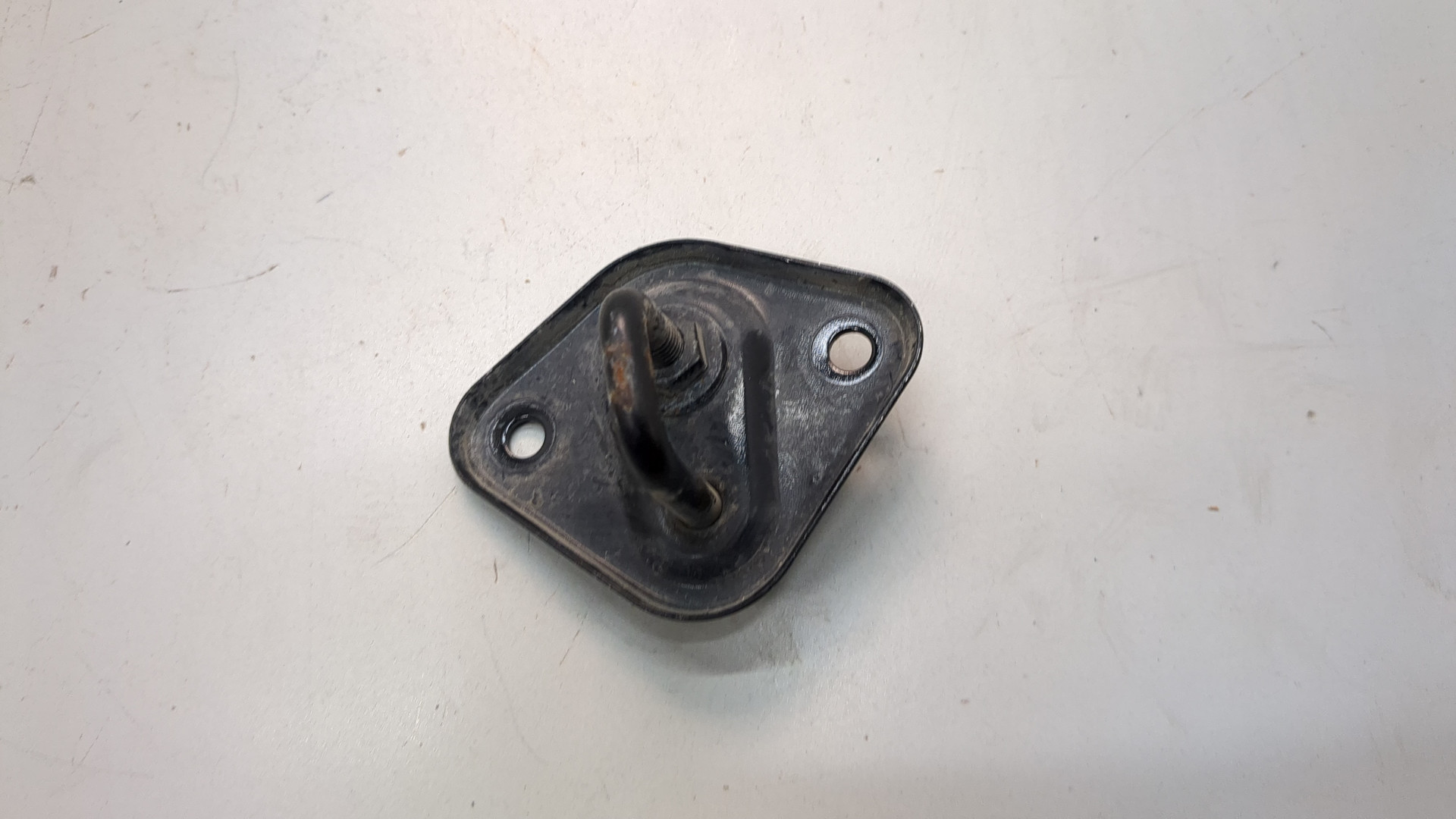 Петля капота