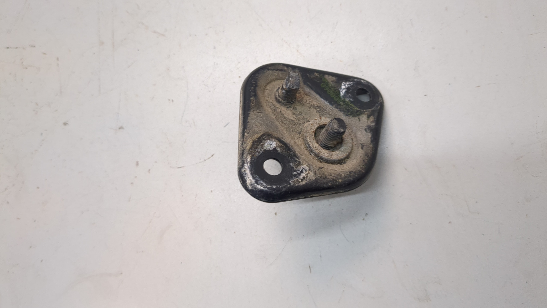 Петля капота