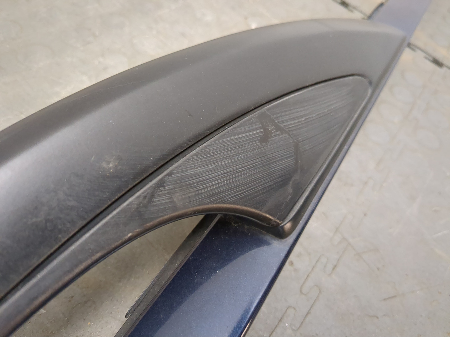 Рейлинг (релинг) правый (планка на крышу)