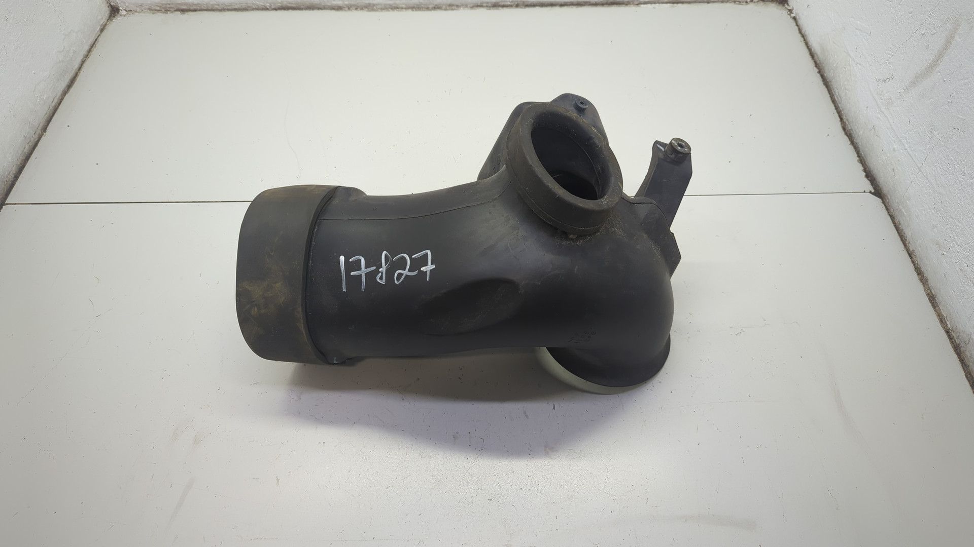 Патрубок воздушного фильтра