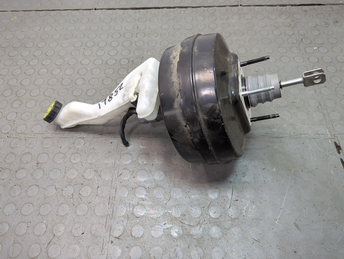 Цилиндр тормозной главный