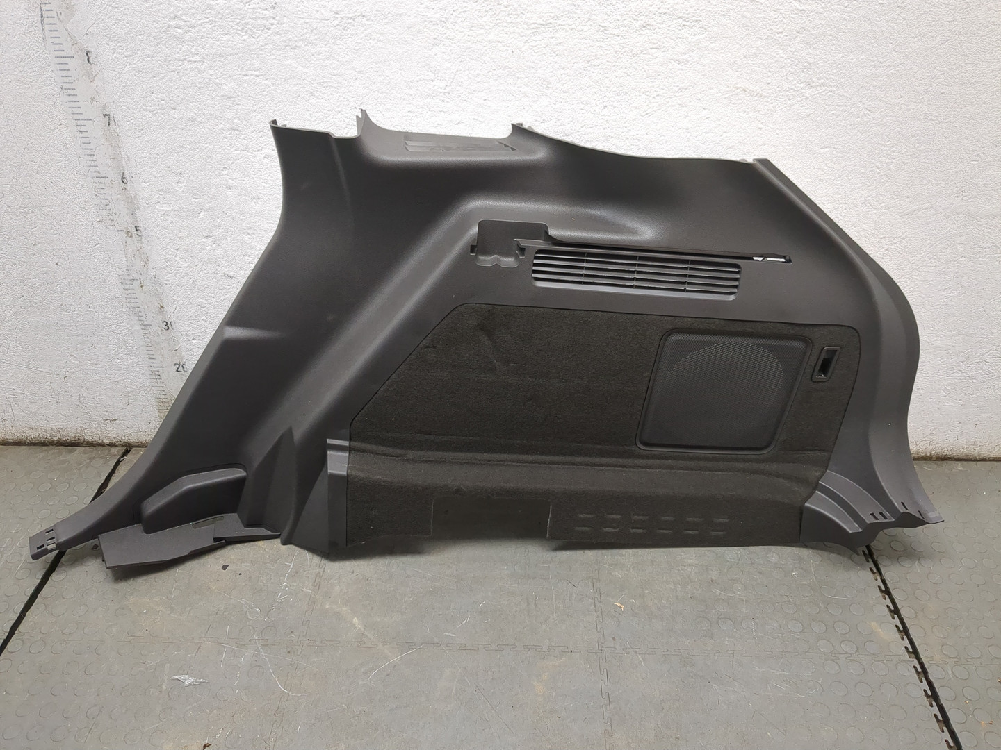 Обшивка багажника