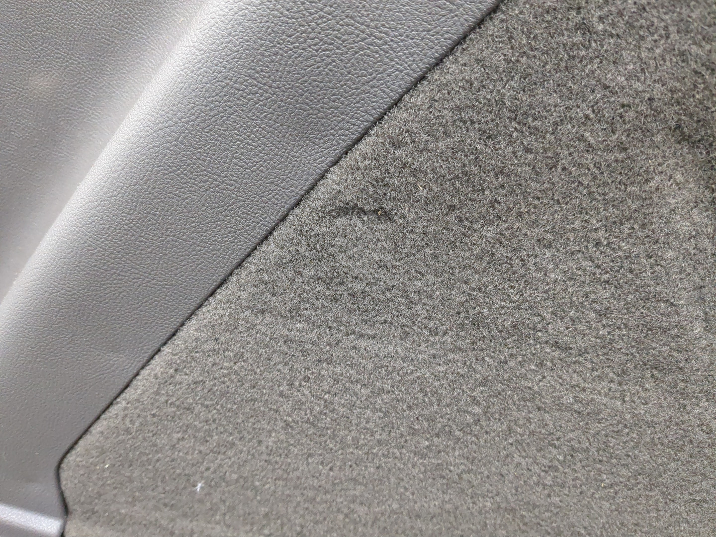 Обшивка багажника