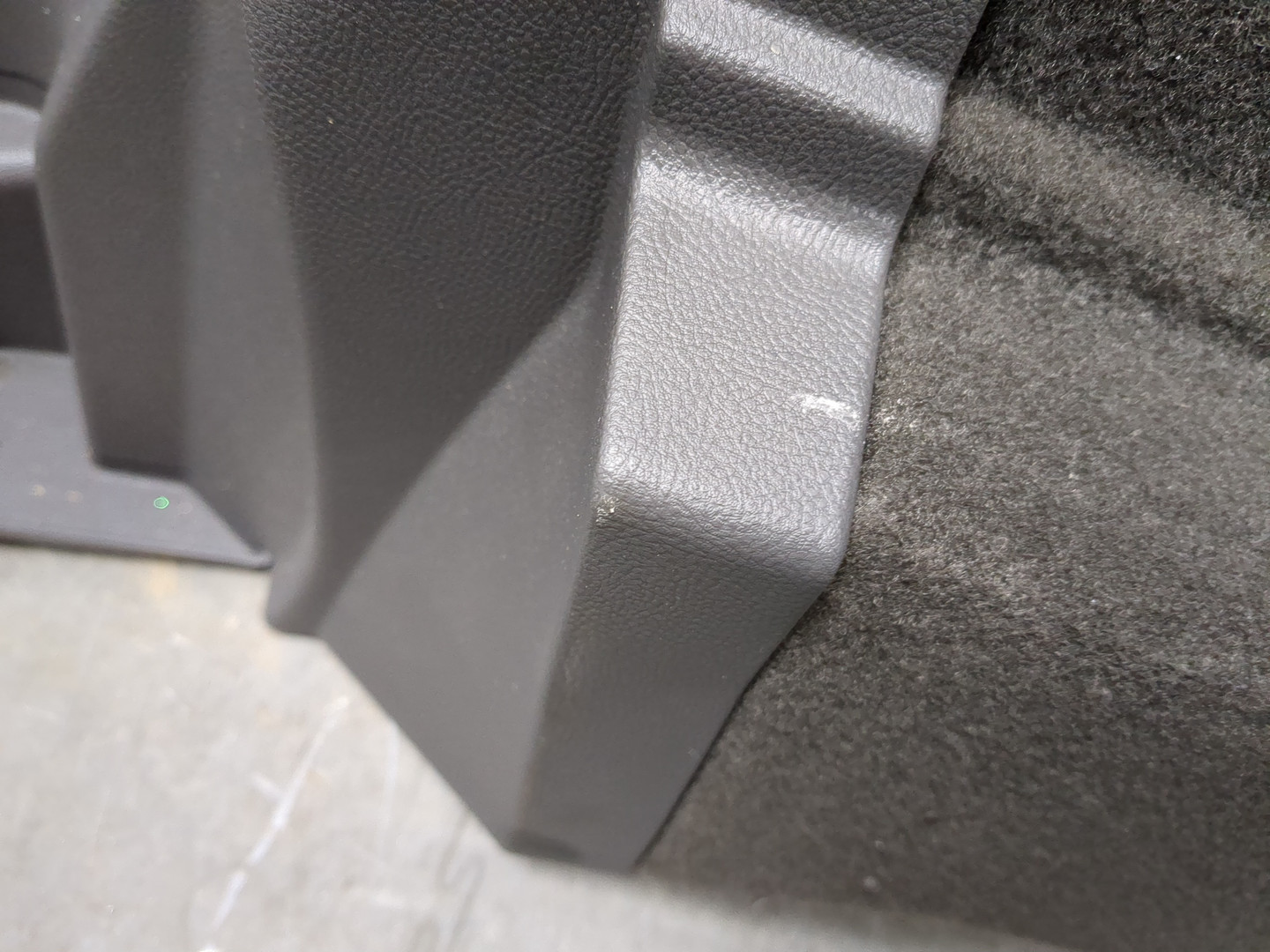 Обшивка багажника