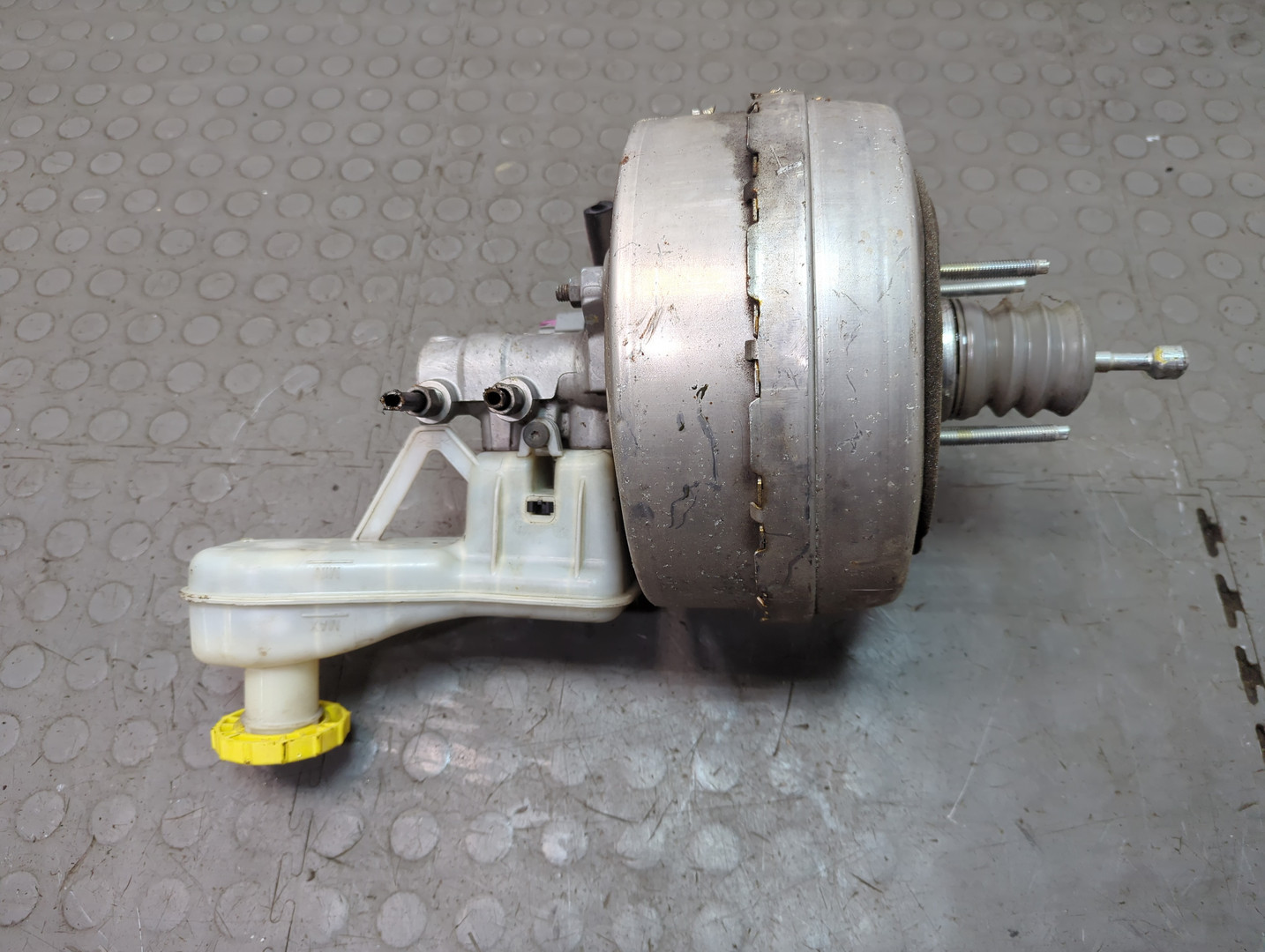 Цилиндр тормозной главный