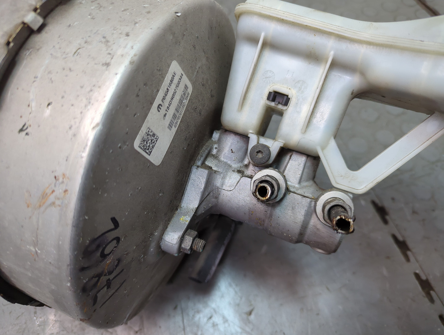 Цилиндр тормозной главный