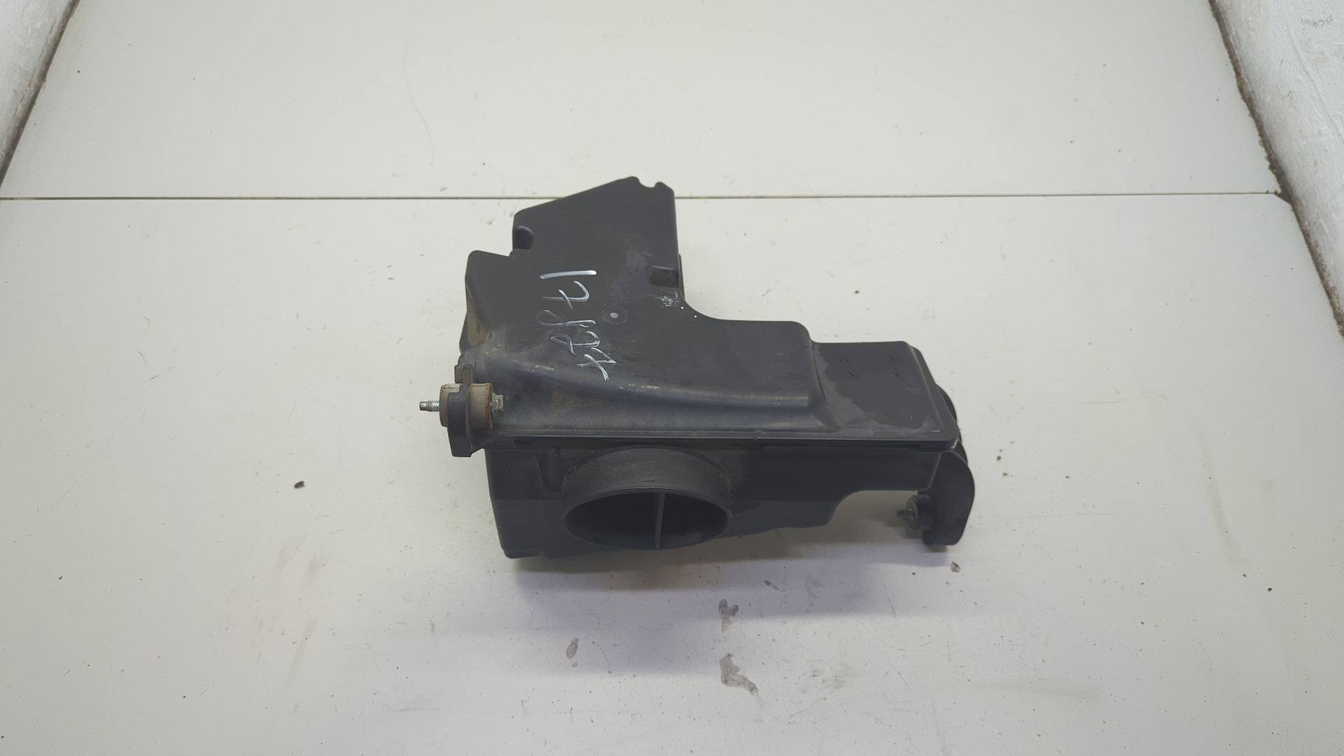 Резонатор воздушного фильтра