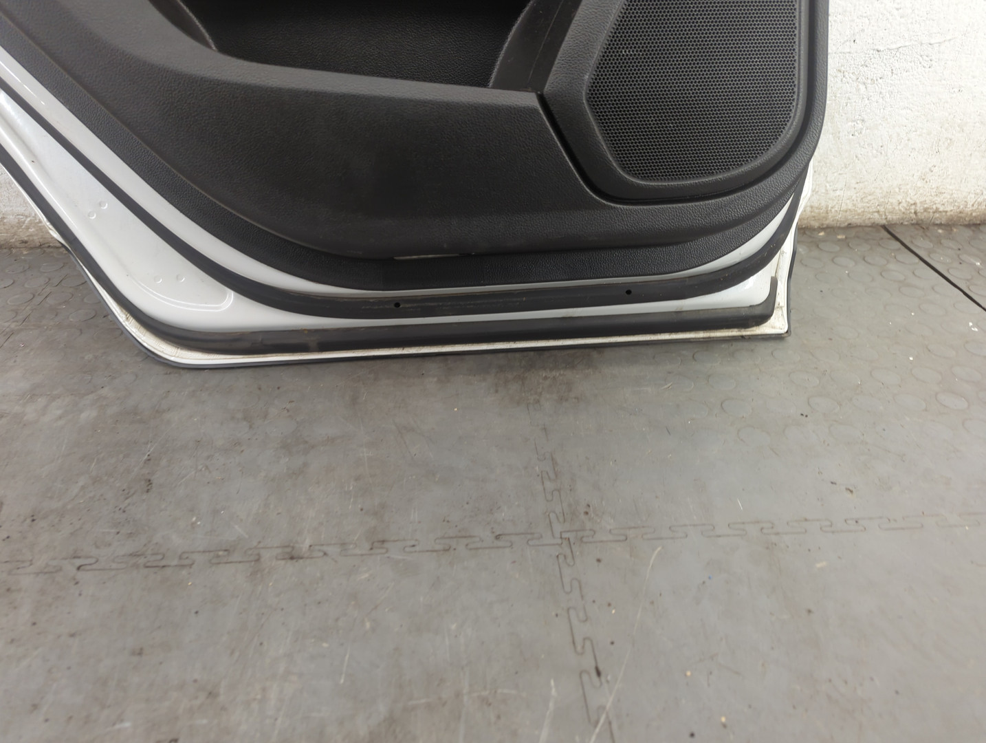 Дверь задняя левая