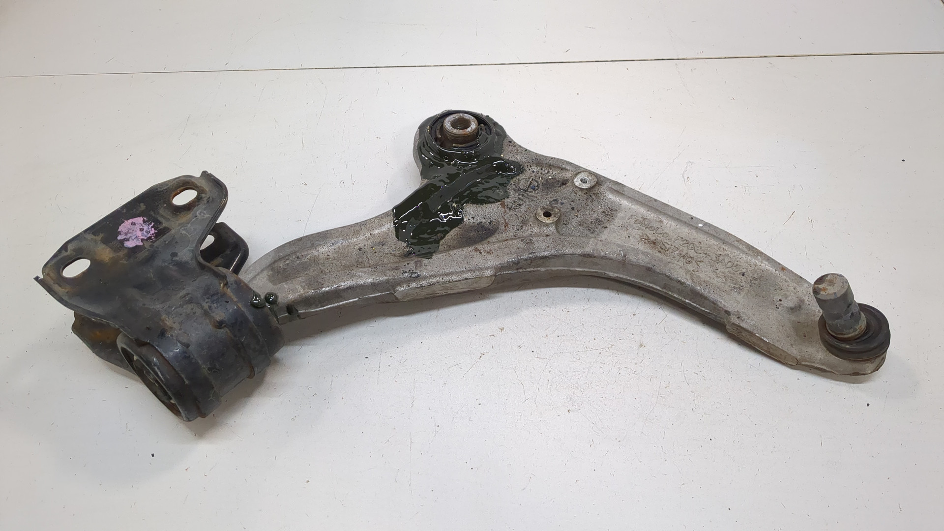 Рычаг передний правый