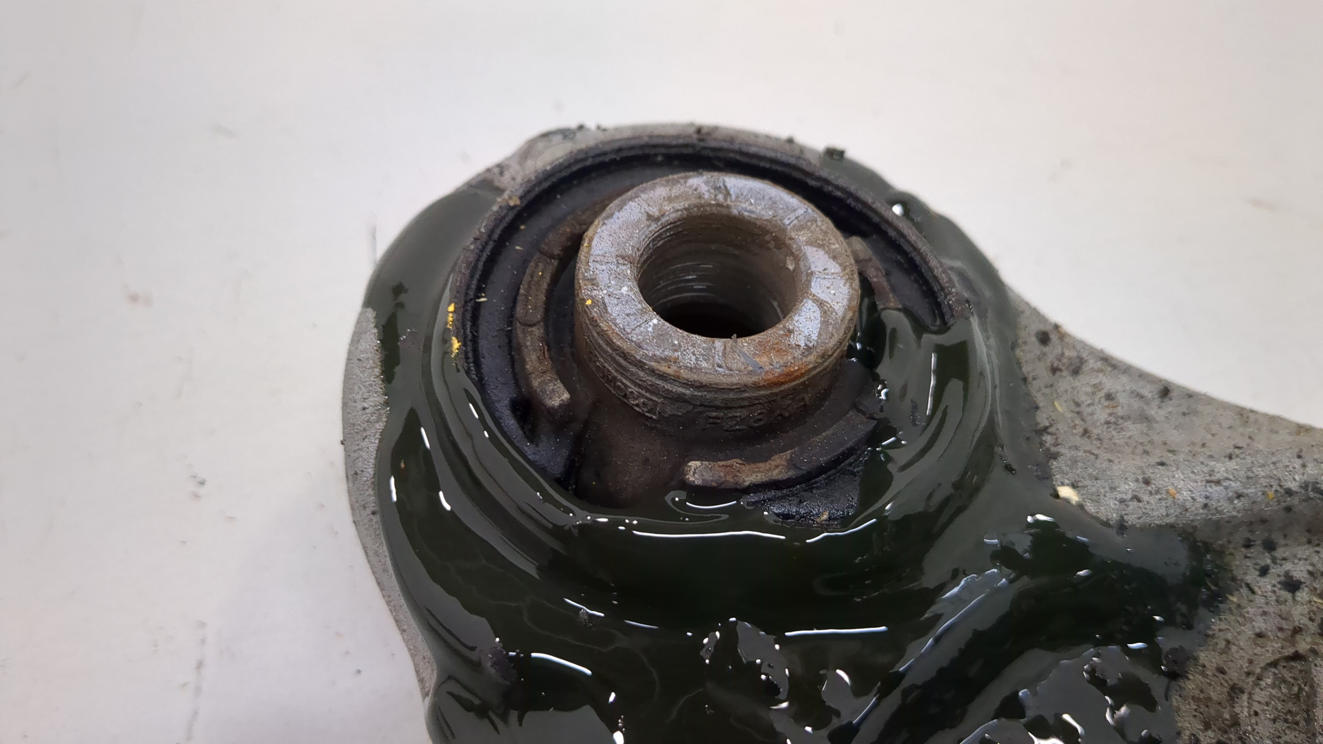 Рычаг передний правый