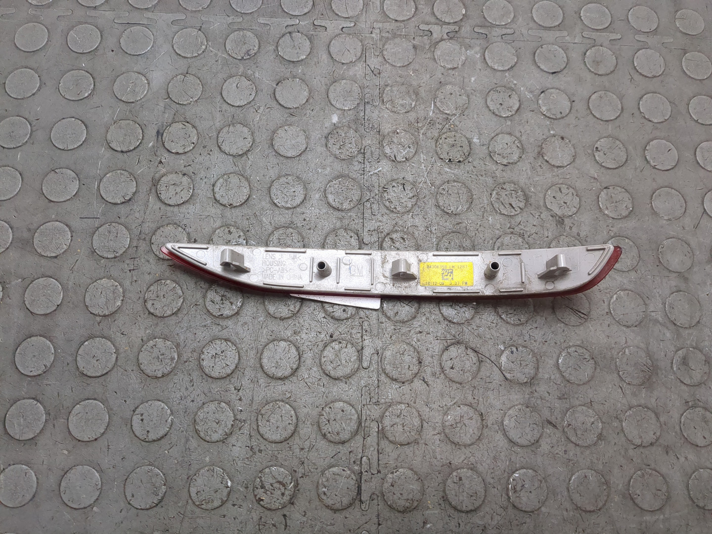 Отражатель в бампер задний левый