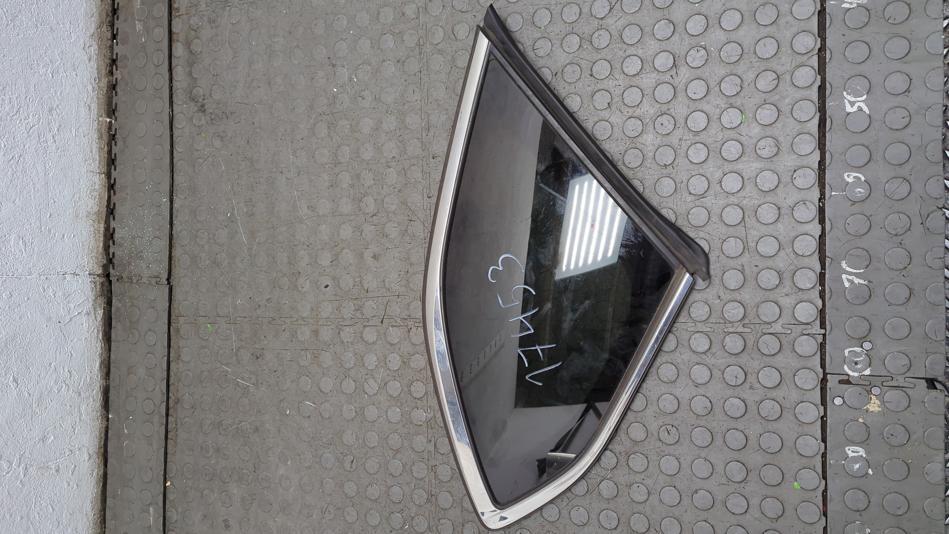 Стекло кузовное глухое правое