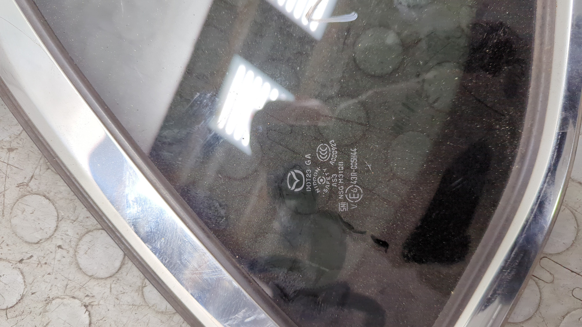 Стекло кузовное глухое правое