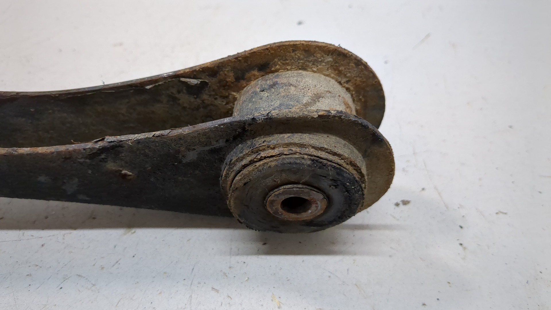 Рычаг задний