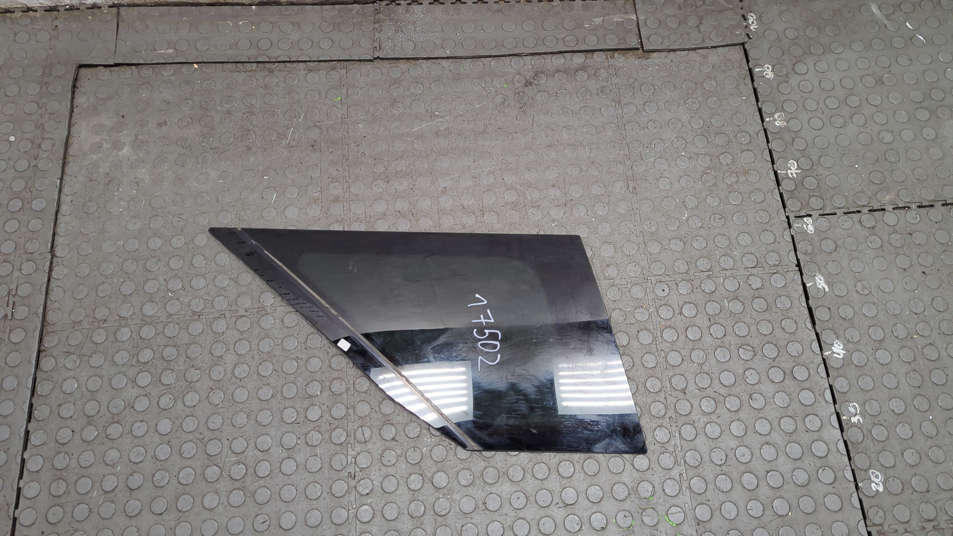 Стекло боковое