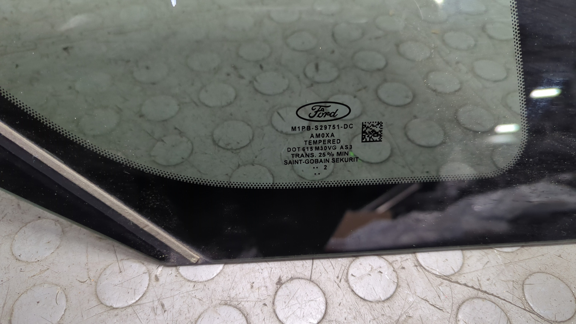 Стекло боковое