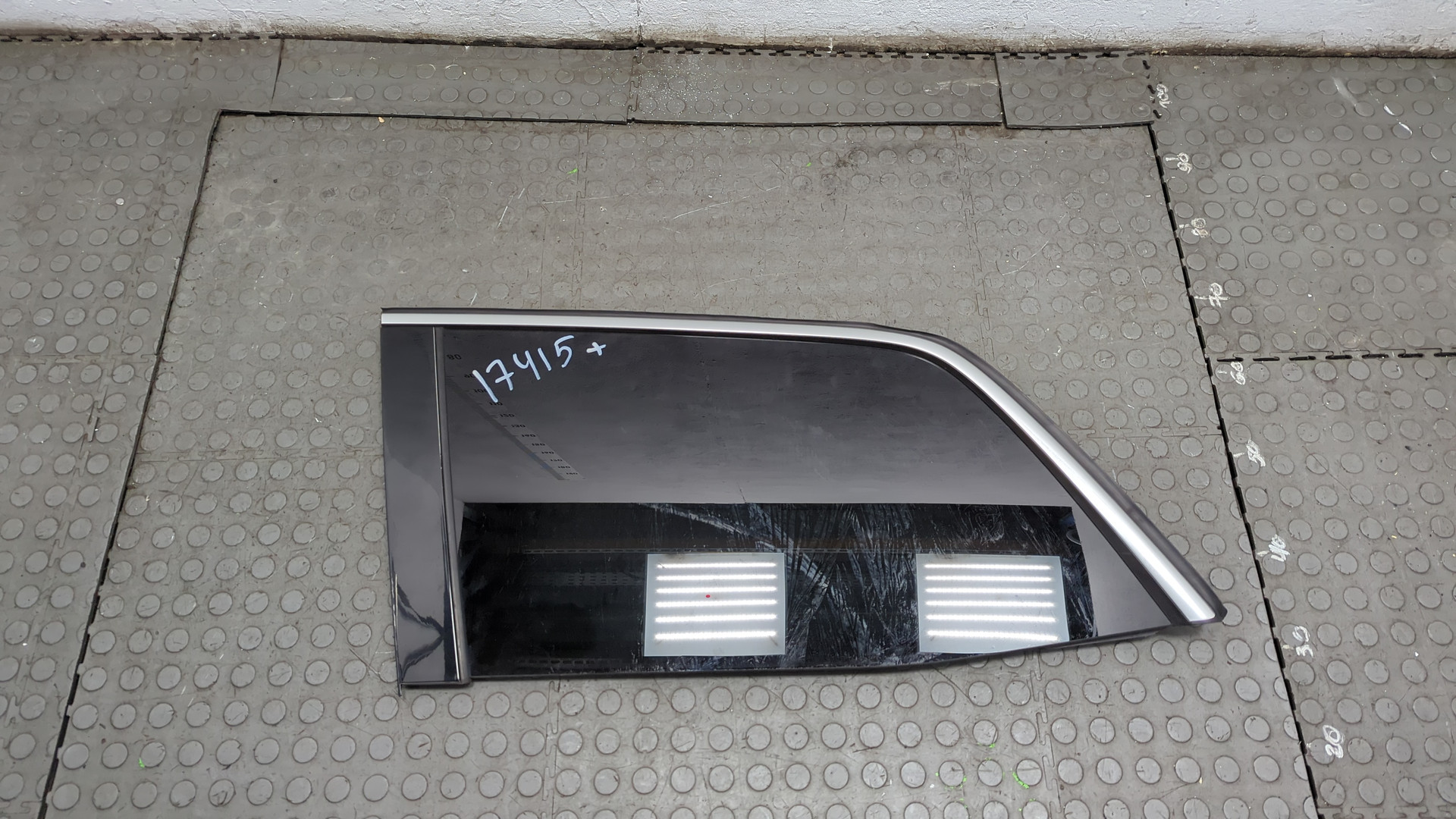 Стекло боковое