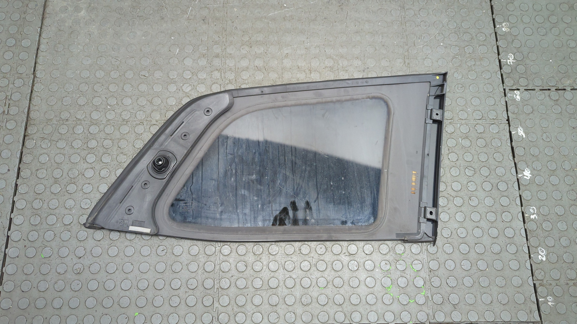 Стекло боковое