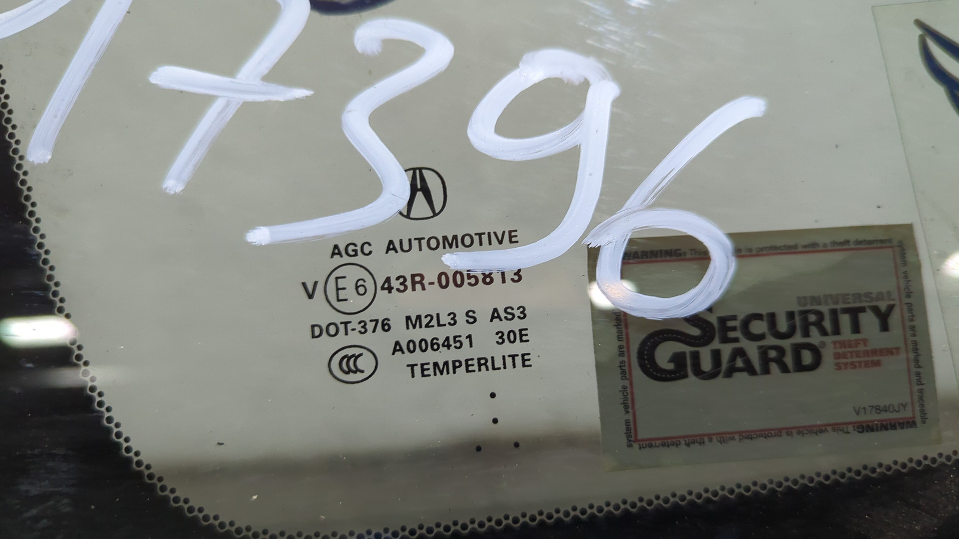 Стекло боковое