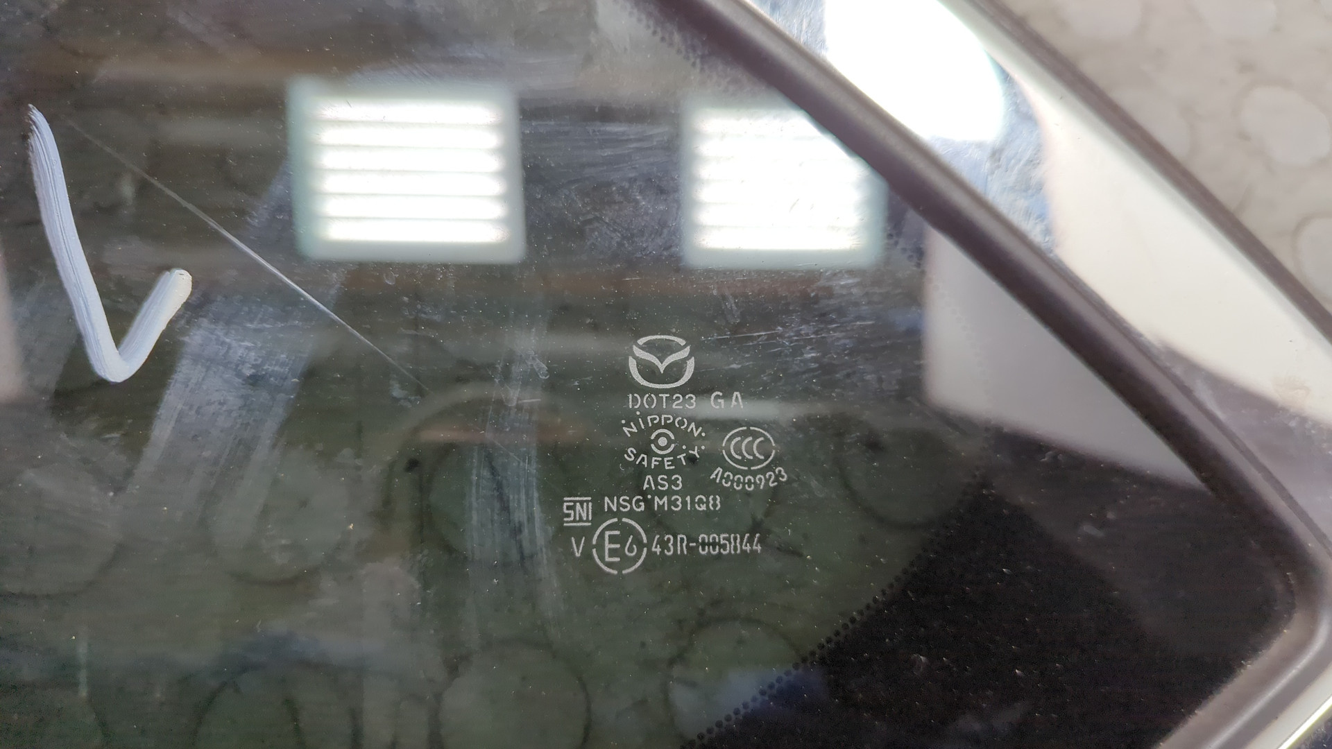 Стекло боковое