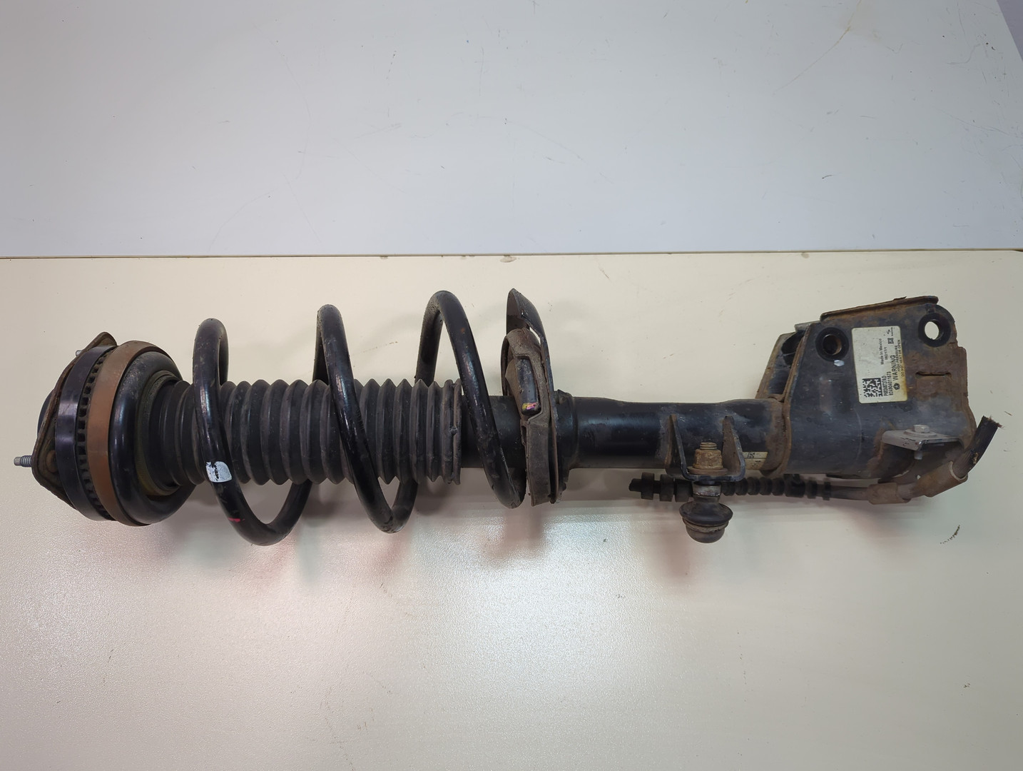 Амортизатор передний левый