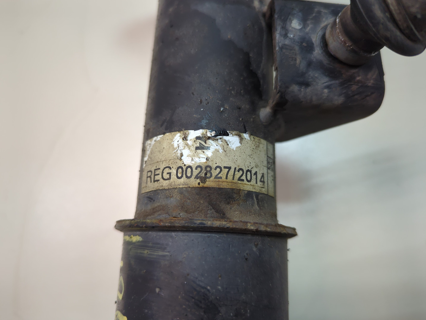 Амортизатор передний левый