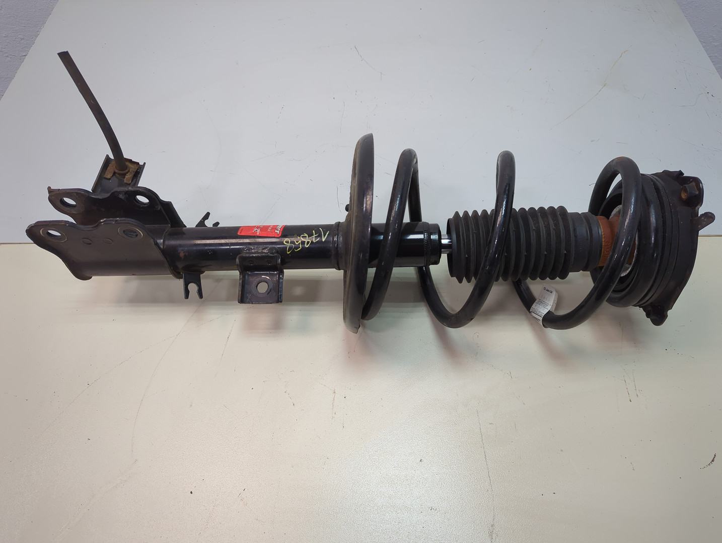 Амортизатор передний левый