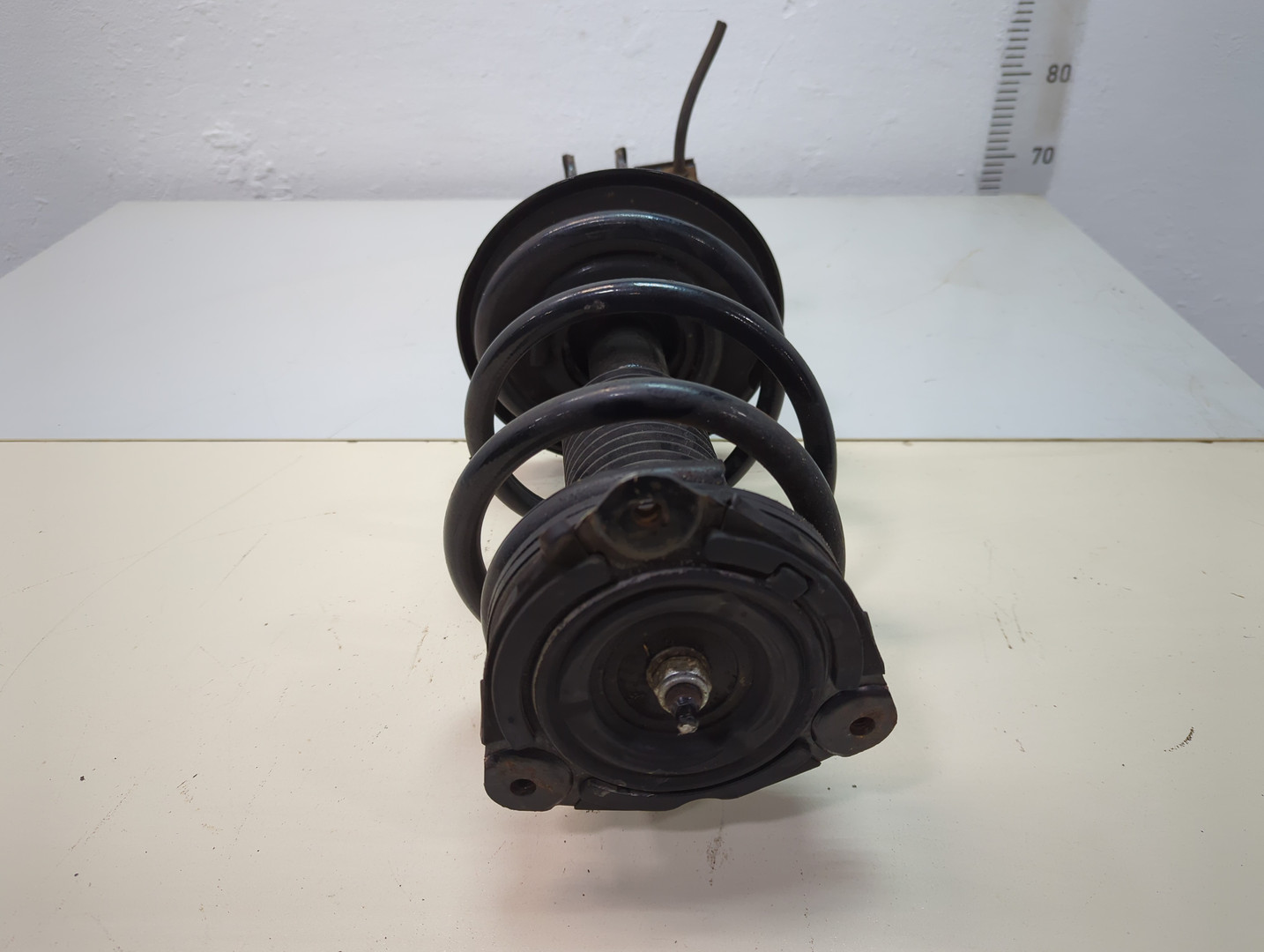 Амортизатор передний левый