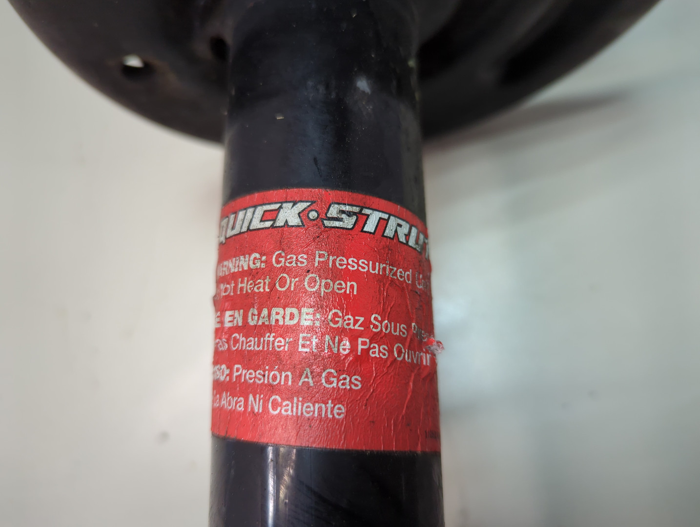 Амортизатор передний левый