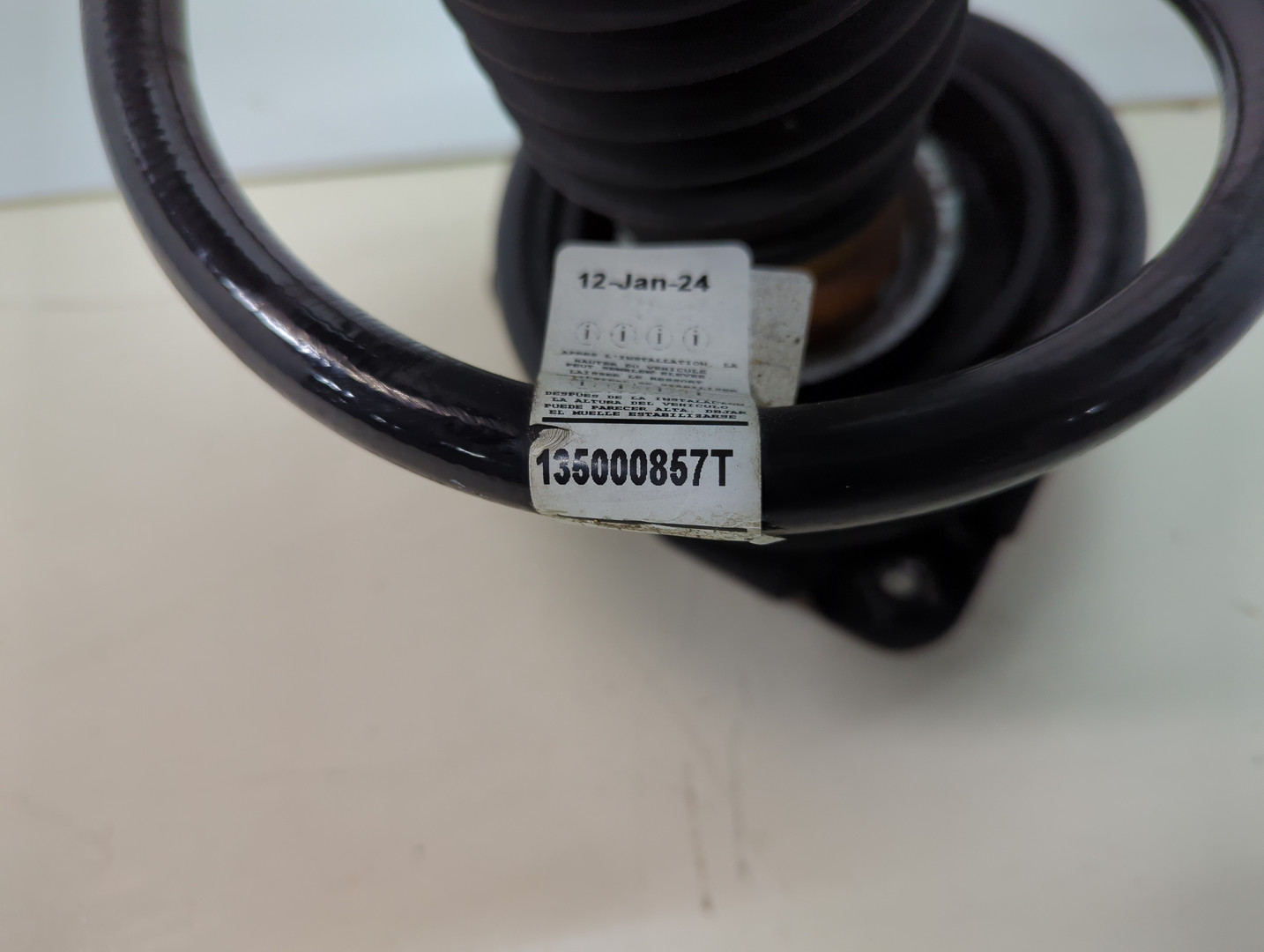 Амортизатор передний левый