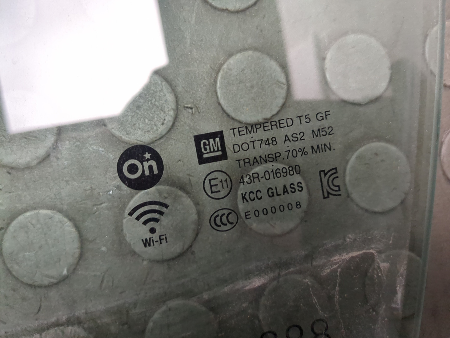 Стекло двери передней левой